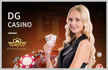Các lá bài Poker trên bàn xanh
